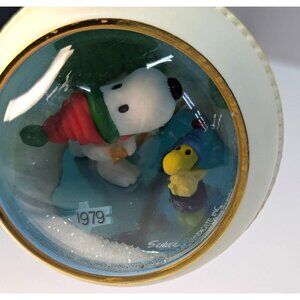 Vintage Hallmark 1979 Snoopy & Woodstock Ice Hockey Diorama Ornament